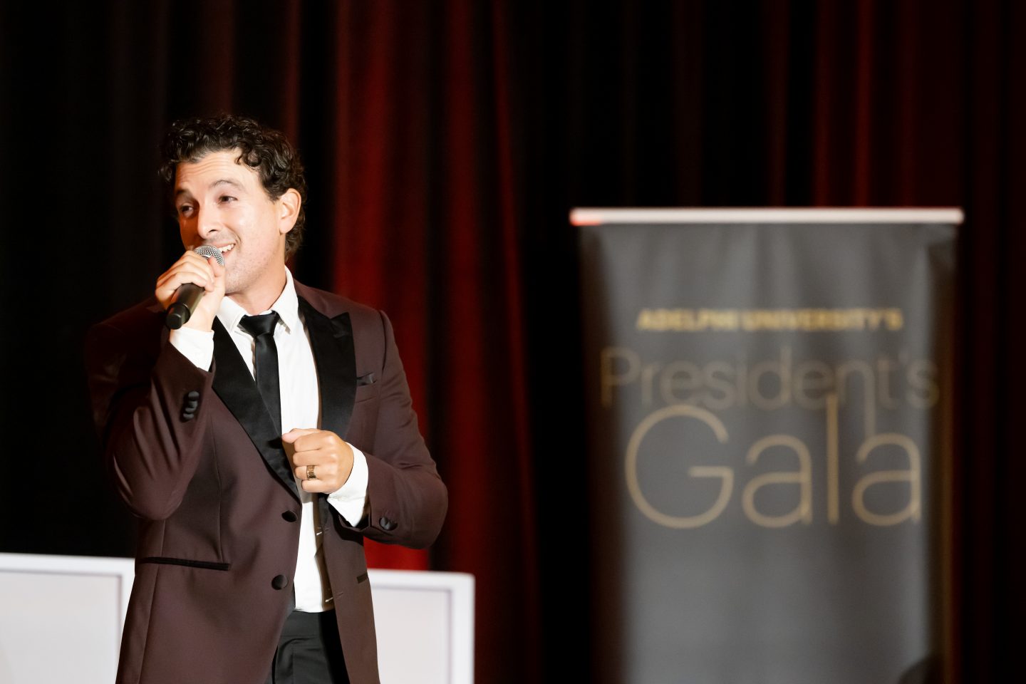 Tony-nominated Broadway star Jarrod Spector sings for guests at the 2024 President's Gala.